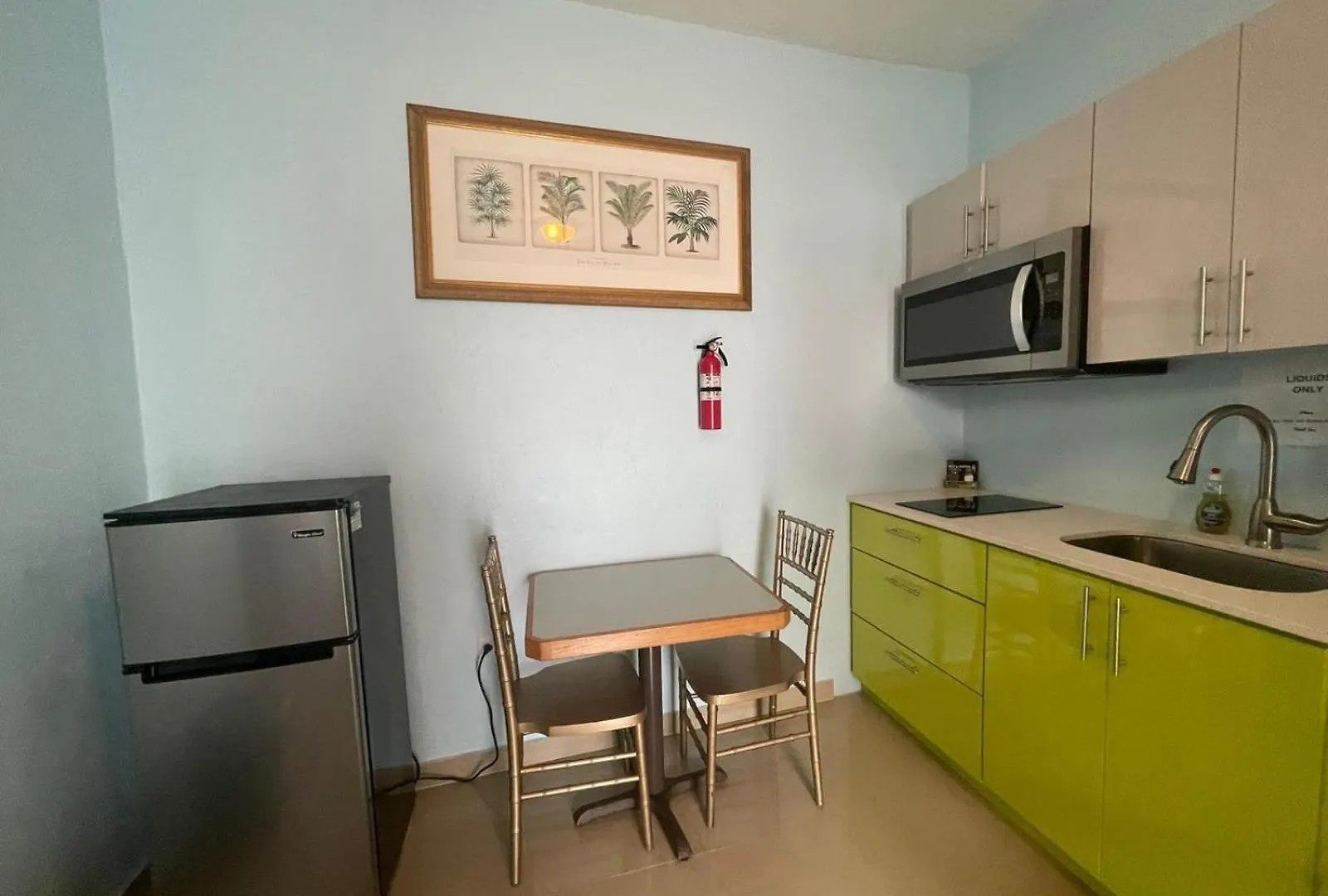 Private Studio Near Beach-Full Bath, Kitchenette, Sleeps 2, Unit 5 산후안