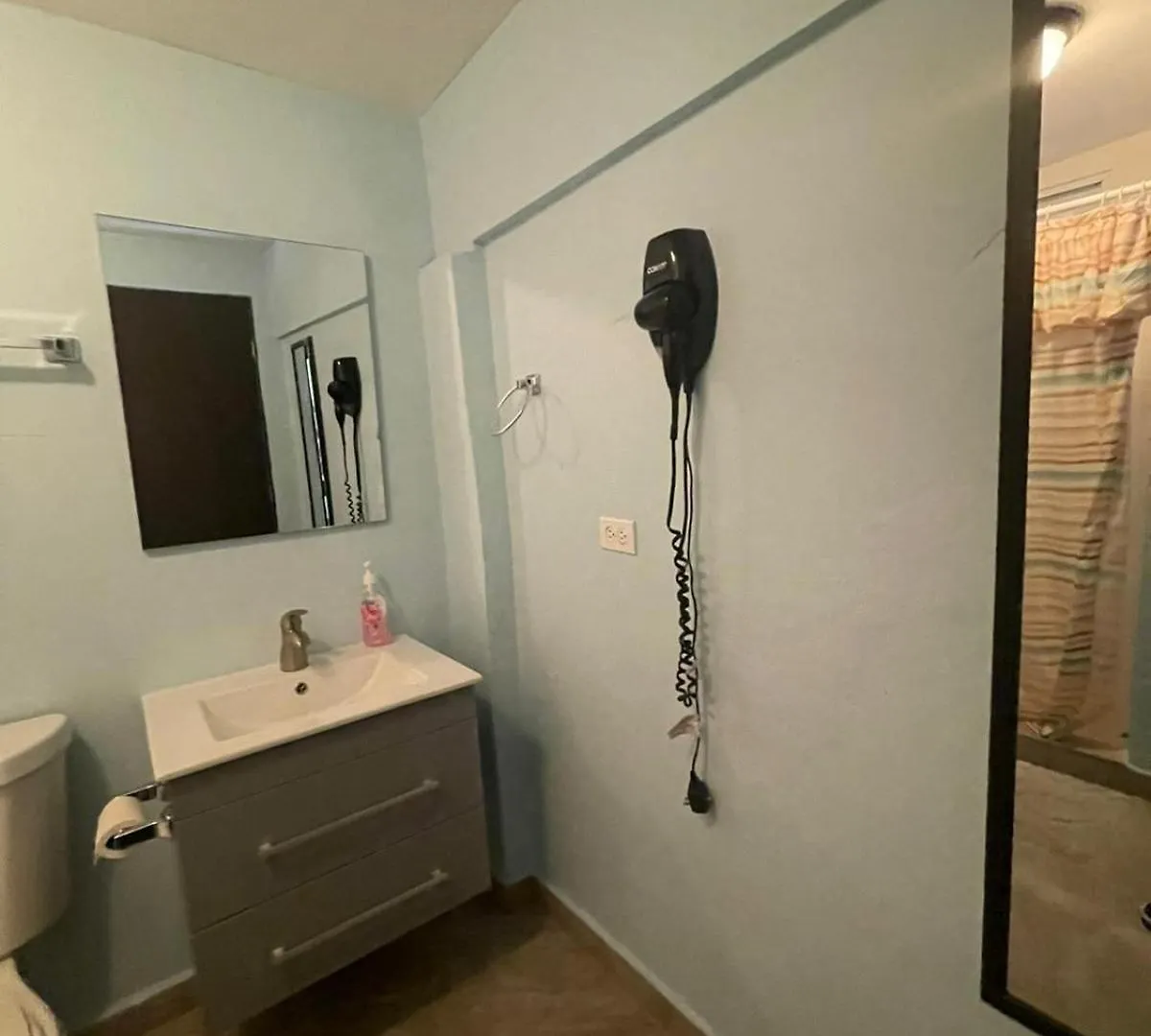 아파트 Private Studio Near Beach-Full Bath, Kitchenette, Sleeps 2, Unit 5 산후안 푸에르토리코