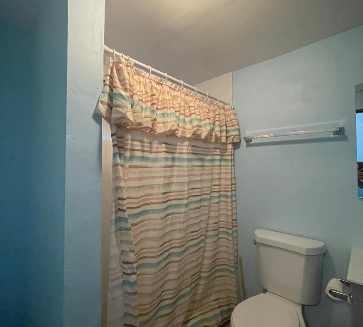 Private Studio Near Beach-Full Bath, Kitchenette, Sleeps 2, Unit 5 산후안 아파트