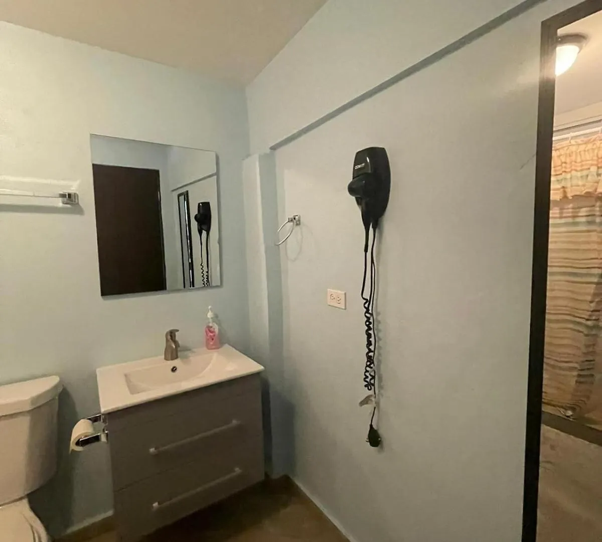 Private Studio Near Beach-Full Bath, Kitchenette, Sleeps 2, Unit 5 산후안