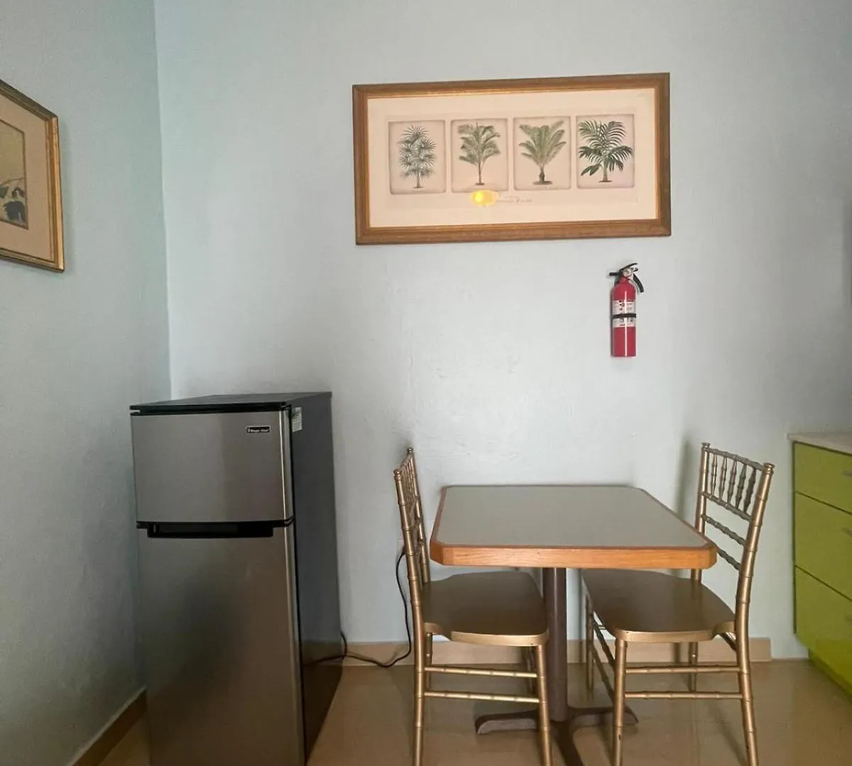 Private Studio Near Beach-Full Bath, Kitchenette, Sleeps 2, Unit 5 산후안 0*,